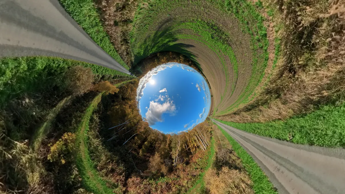 照片由 Antigravity A1 360 度无人机拍摄