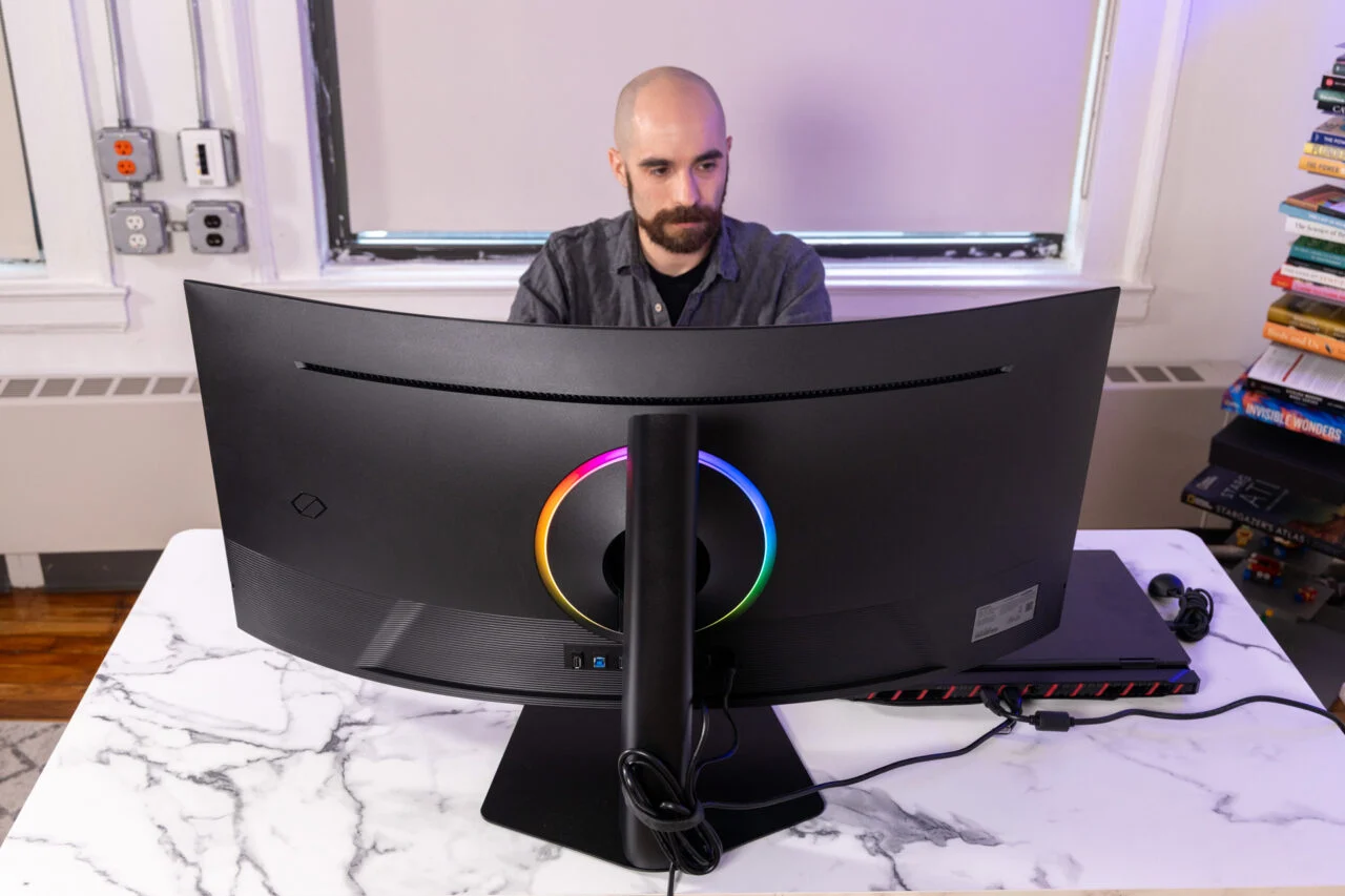 三星 Odyssey G7 03